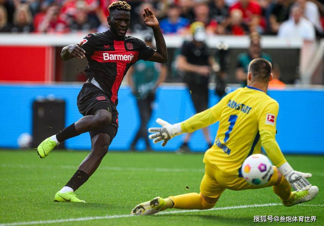 今日焦点战预告14:00 澳超 麦克阿瑟FC VS 惠灵顿凤凰 近期状态火热的两队可否在本轮联赛收官战中贡献出一场精彩对决？03:45 意甲 亚特兰大 VS 萨勒尼塔纳 双线作战、饱受伤病困扰的亚特兰大在主场全取3分延续胜势？04:00 西甲 赫罗纳 VS 阿拉维斯 本赛季西甲最大黑马赫罗纳借助主场之利反超皇马重新登顶？事件赛季报销+无缘欧洲杯！